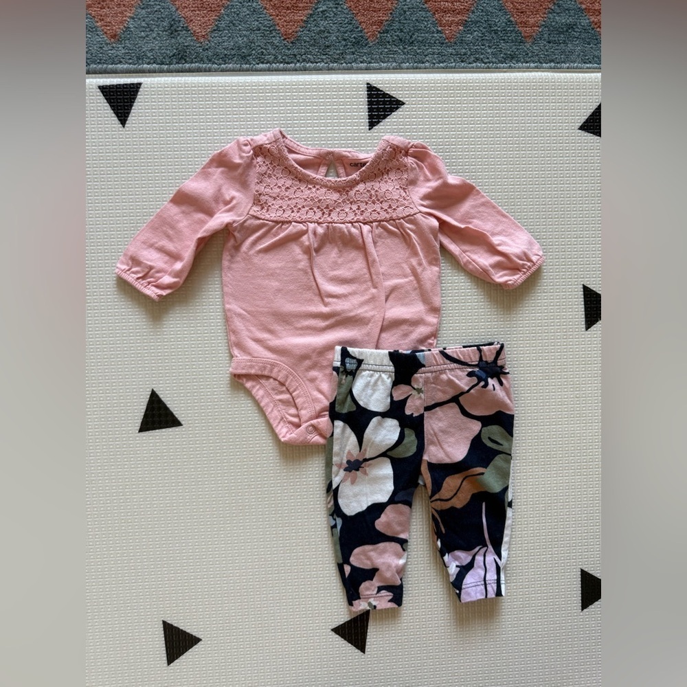 Carters|Baby girl matching set Long Sleeve lace Bodysuit & Floral Leggings•••3M